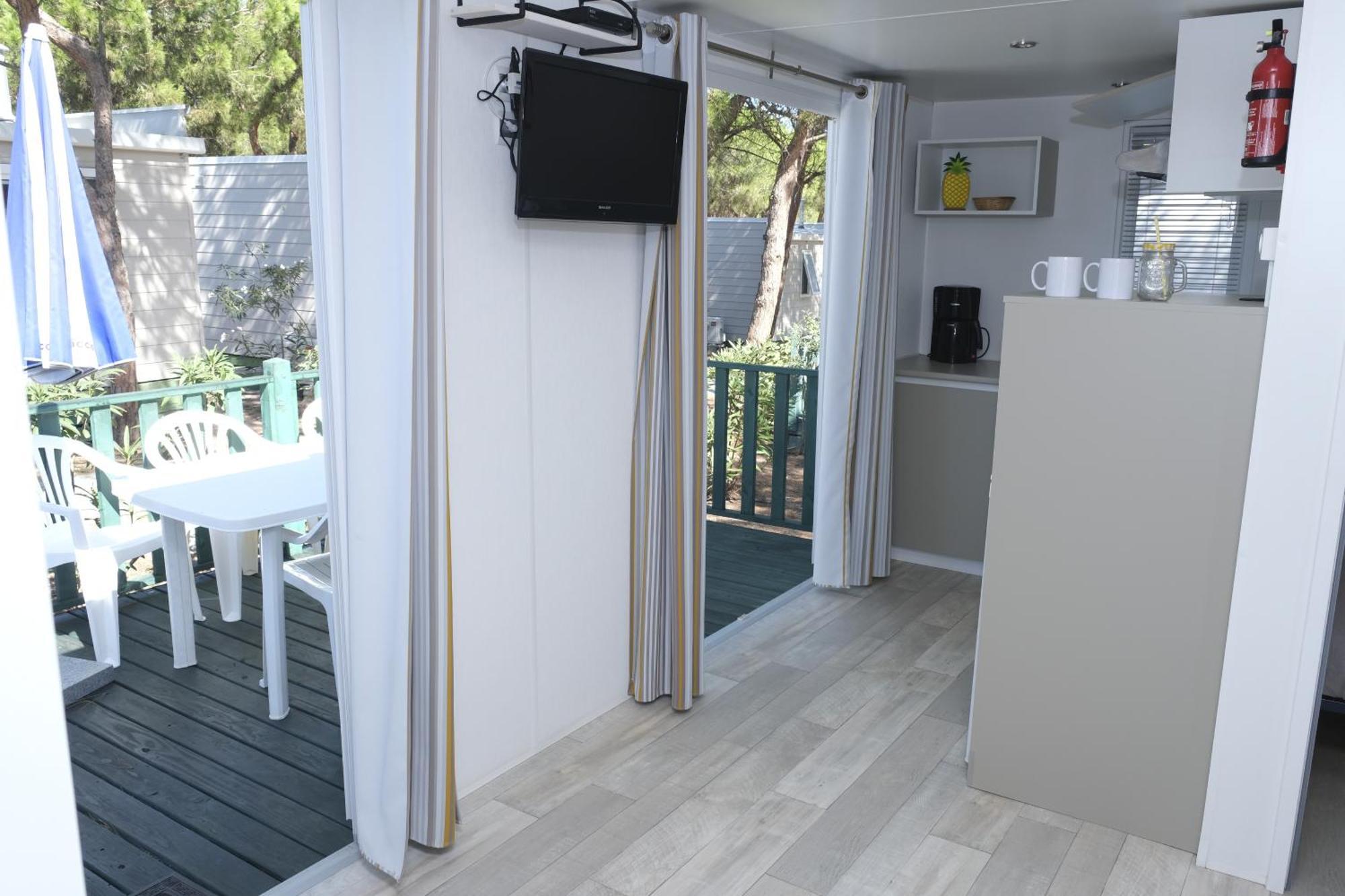 Villaggio Camping Torre Del Porticciolo Порто Конте Стая снимка