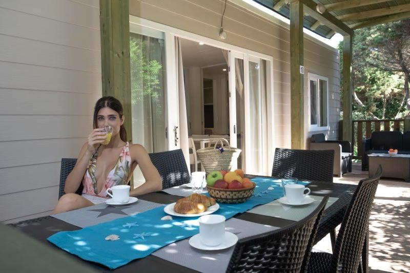 Villaggio Camping Torre Del Porticciolo Порто Конте Екстериор снимка